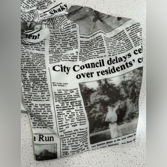 That’s So Fetch Iconic Newspaper tube top🌺5 for $30 - Picture 9 of 9